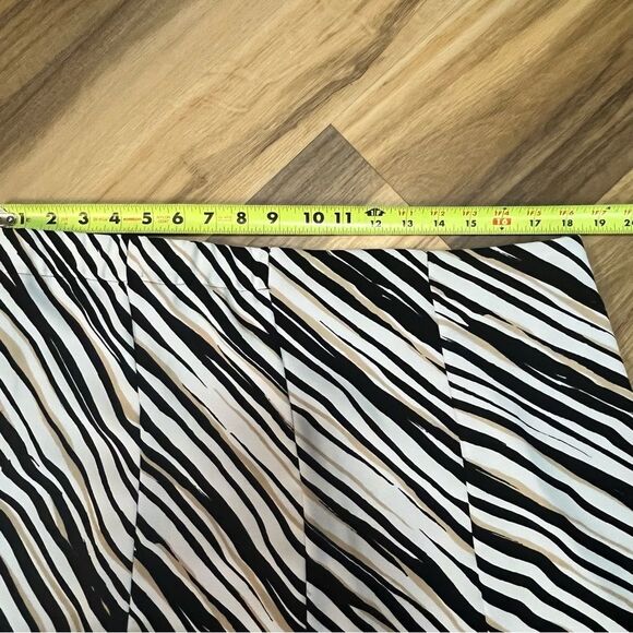 Chico’s Black Label Black And White Skirt animal print Size 16 - Picture 9 of 13